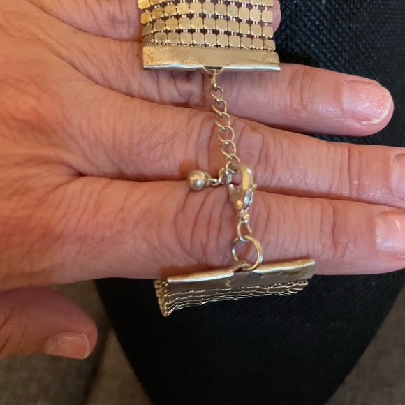 Silver tone vintage mesh soft and well made bracelet - Picture 5 of 7